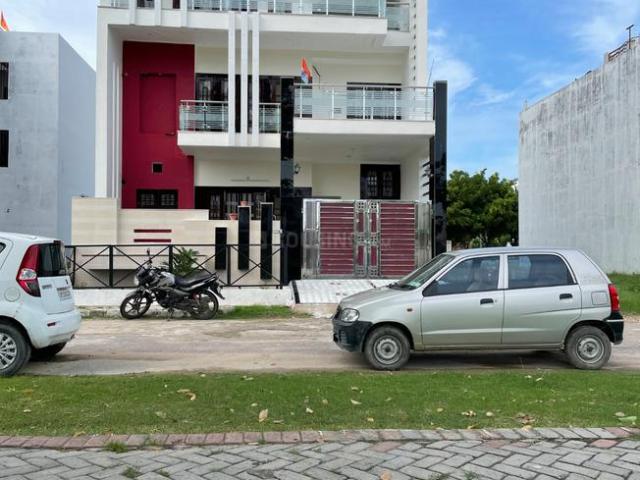 2 BHK Independent House in Sushant Golf City for rent Lucknow. The reference number is 20502824