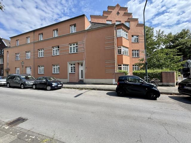 2 bis 3 Zimmer Wohnung mit Altbauflair in Oberkassel