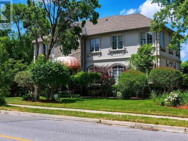 2 Bond Avenue, Toronto, ON, M3B 1L8 house for sale | Listing ID C13617 | Royal LePage