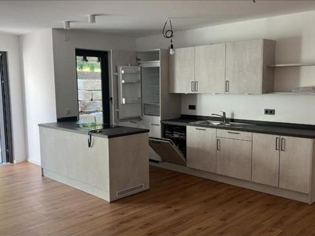 2 BR apartment, large terrace, 2 min from panzer