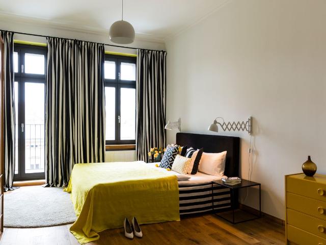 2 BR Apt w. balcony next to Mauerpark | Kastanienallee, Berlin Amsterdam Apartments for Rent