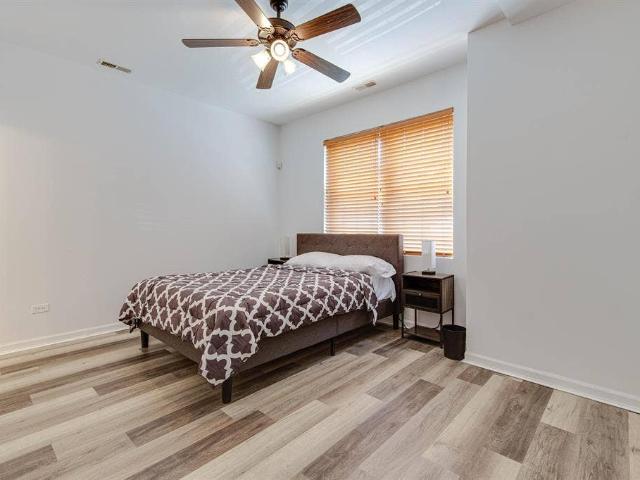 2 BR in Chicago