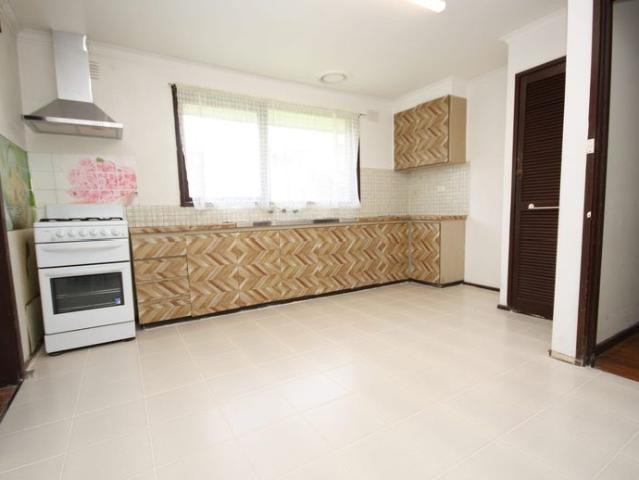 2 BR UNIT CLOSE TO SHOPS & PUBLIC TRANSPORT