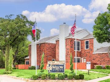 2 BR, 1.5 BA Apartment 1050 W Ash Lane Unit 10 1014, Euless, TX 76039