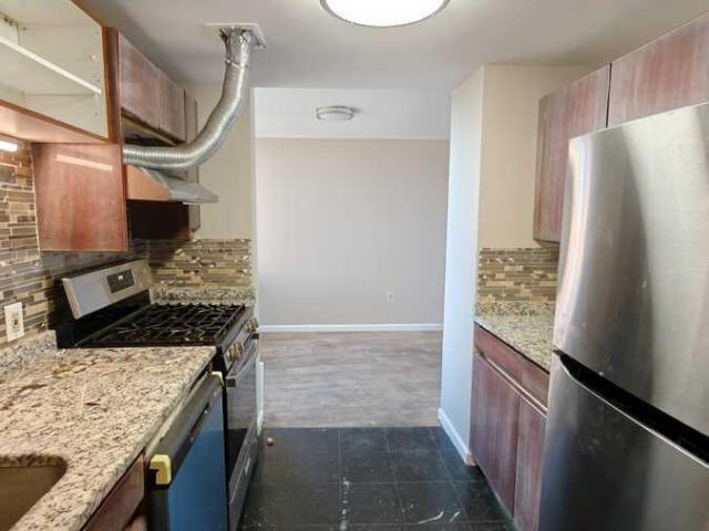 2 BR, 1.5 BA Apartment 100 Wells St, Hartford, CT 06103