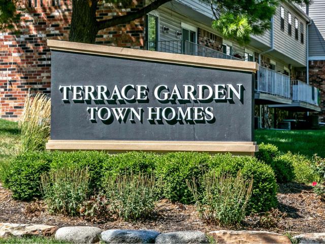 2 BR, 1.5 BA Apartment 10100 Grand Plaza Unit 053, Omaha, NE 68134