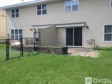 2 BR, 1.5 BA Apartment 1014 3rd Ave E, Unit TH, Shakopee, MN 55379