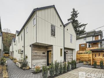 2 BR, 1.5 BA Apartment 10346 B Wallingford Avenue North, Unit B, Seattle, WA 98133