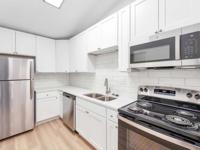 2 BR, 1.5 BA Apartment 10 Hull Cove Unit 17F, Jackson, TN 38305