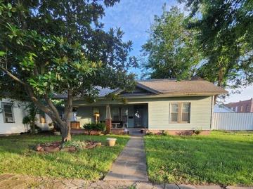2 BR, 1.5 BA Apartment 118 West 4th Street, Stroud, OK 74079
