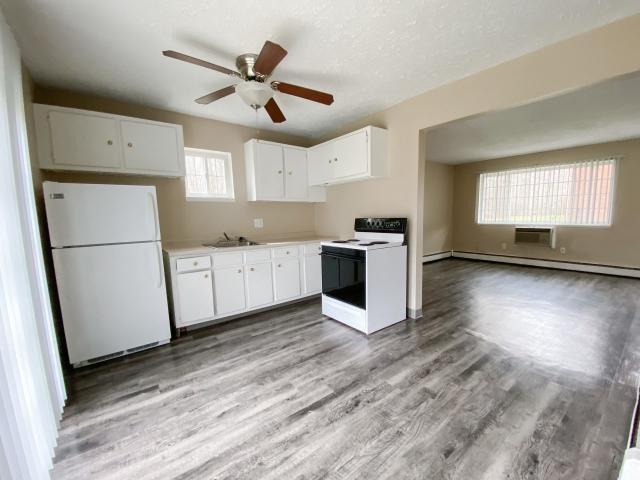 2 BR, 1.5 BA Apartment 1100 Oakwood Drive Unit K11, Elyria, OH 44035