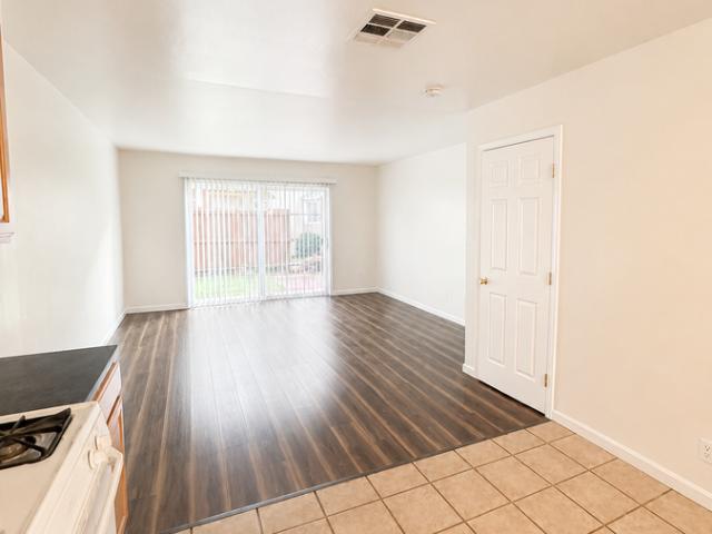2 BR, 1.5 BA Apartment 1112 Evelyn Lane, Sacramento, CA 95864