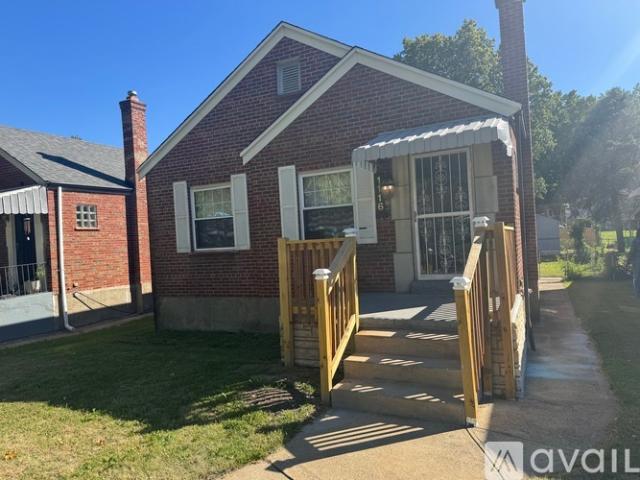 2 BR, 1.5 BA Apartment 1116 Riverview Blvd, St. Louis, MO 63147