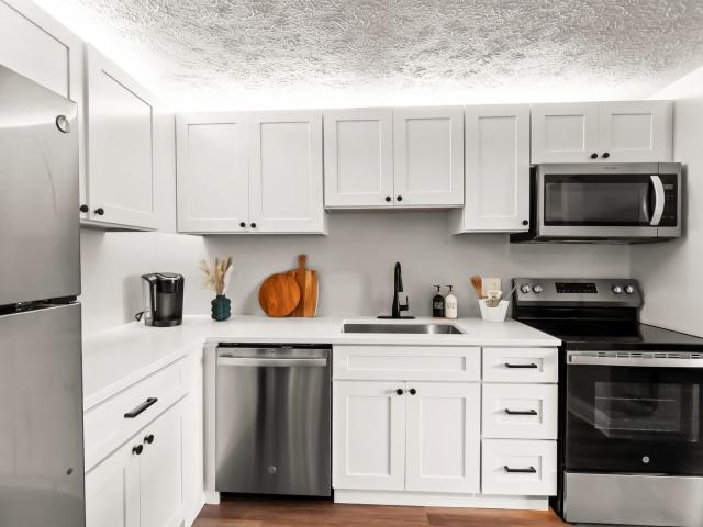 2 BR, 1.5 BA Apartment 1120 Fox Hill Drive Unit 520, Monroeville, PA 15146