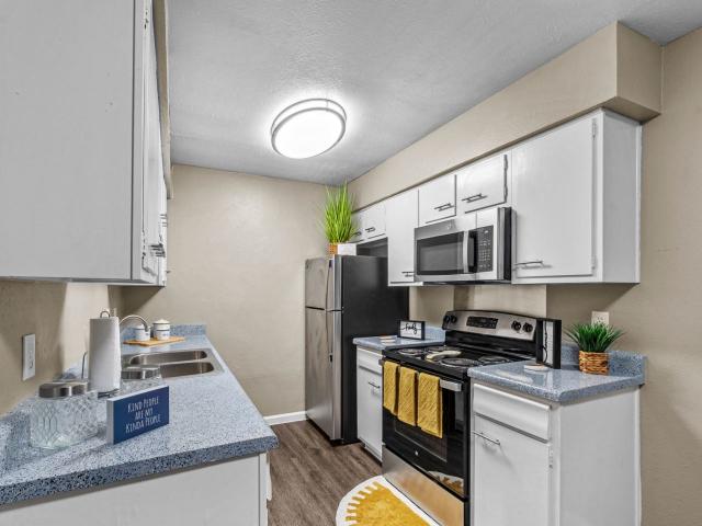 2 BR, 1.5 BA Apartment 11349 Newkirk St Unit 1010, Dallas, TX 75229
