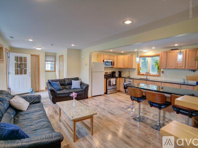 2 BR, 1.5 BA Apartment 128 Parker Farms Road, Wallingford, CT 06492