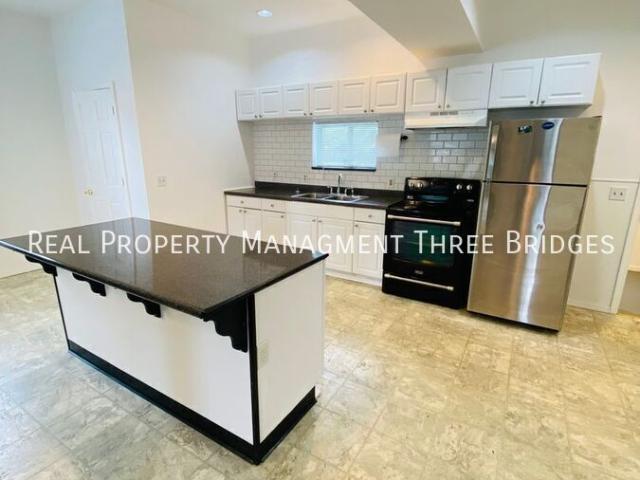 2 BR, 1.5 BA Apartment 1293 Purcell Ave, St Louis, MO 63133