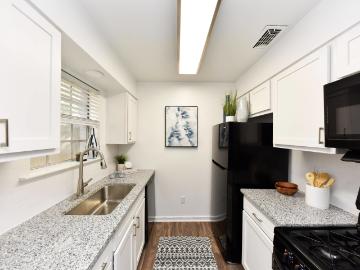 2 BR, 1.5 BA Apartment 130 Cole Manor Drive Unit TH 190, Athens, GA 30606