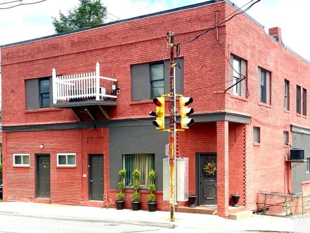 2 BR, 1.5 BA Apartment 1447 State Avenue, Unit 5, Coraopolis, PA 15108