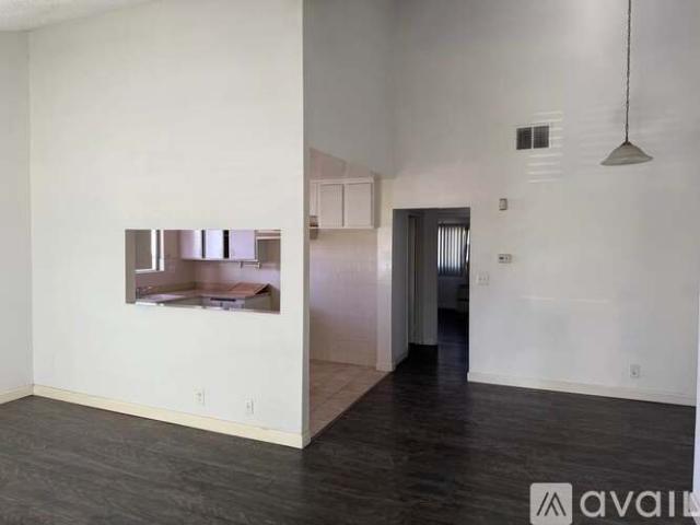 2 BR, 1.5 BA Apartment 14839 Sherman Way, Unit 12, Los Angeles, CA 91405
