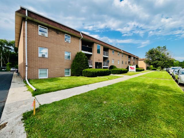 2 BR, 1.5 BA Apartment 1409B E Chicago St, Valparaiso, IN 46383