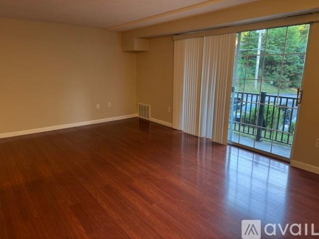 2 BR, 1.5 BA Apartment 142 Cannongate III Road, Unit 142, Nashua, NH 03063