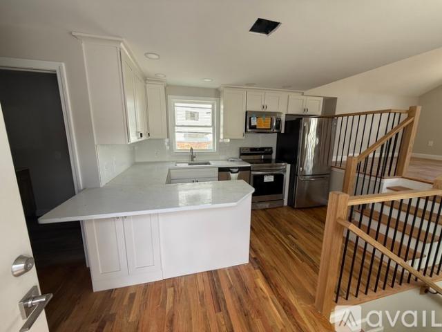 2 BR, 1.5 BA Apartment 159 Broad Street, Unit 1, Windsor, CT 06095