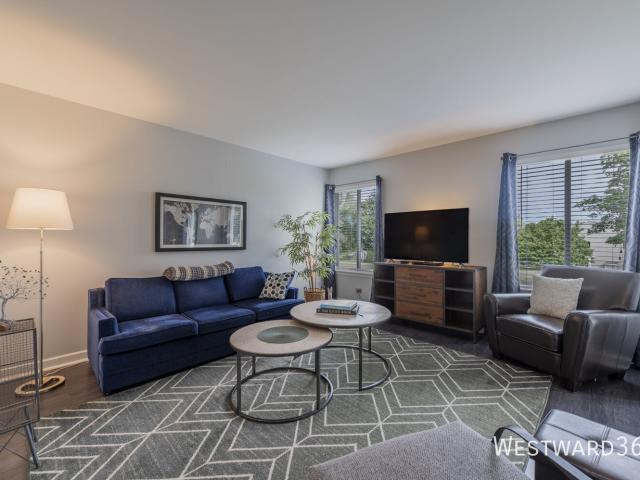 2 BR, 1.5 BA Apartment 1524 Meadowsedge Ln, Carpentersville, IL 60110