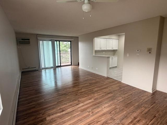 2 BR, 1.5 BA Apartment 153 North Gregory Street, Unit 18, Aurora, IL 60504