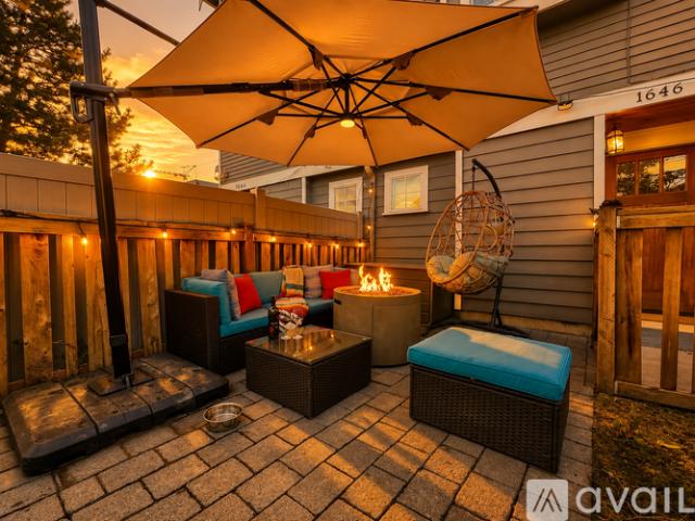 2 BR, 1.5 BA Apartment 1646 South King Street, Seattle, WA 98144