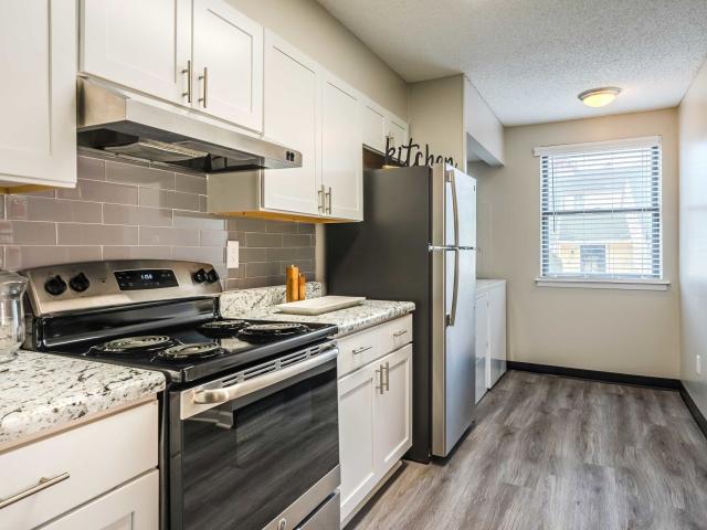 2 BR, 1.5 BA Apartment 1669 Randolph Place Unit 1806 10, Memphis, TN 38120