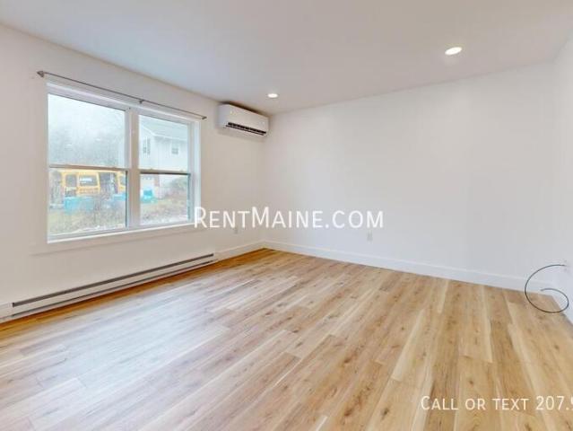 2 BR, 1.5 BA Apartment 167 Kennebec Rd. Apt Hampden, ME 04444