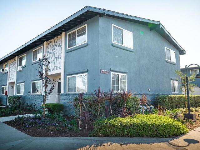 2 BR, 1.5 BA Apartment 1600 West Almond Avenue Unit 262 R, Orange, CA 92868