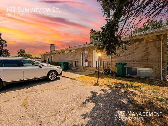 2 BR, 1.5 BA Apartment 162 Summitview Ct White Lake, MI 48386