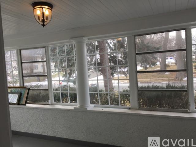 2 BR, 1.5 BA Apartment 176 Whiting Ln, Unit 1, West Hartford, CT 06119