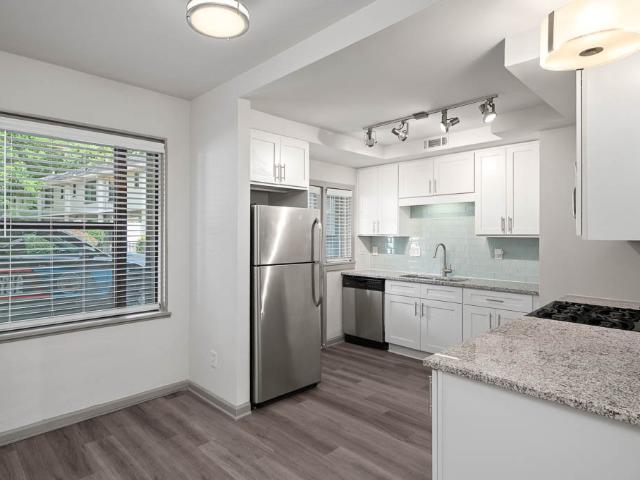 2 BR, 1.5 BA Apartment 177 Colonial Homes Circle Unit 17 205N, Atlanta, GA 30309