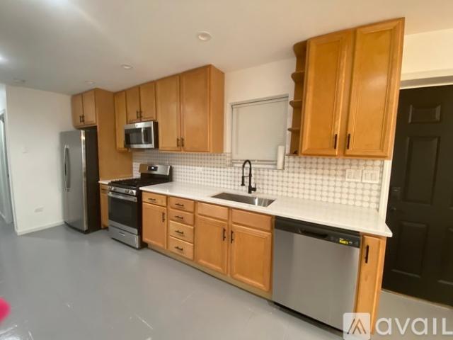 2 BR, 1.5 BA Apartment 1814 West 17th Street, Unit Garden, Chicago, IL 60608