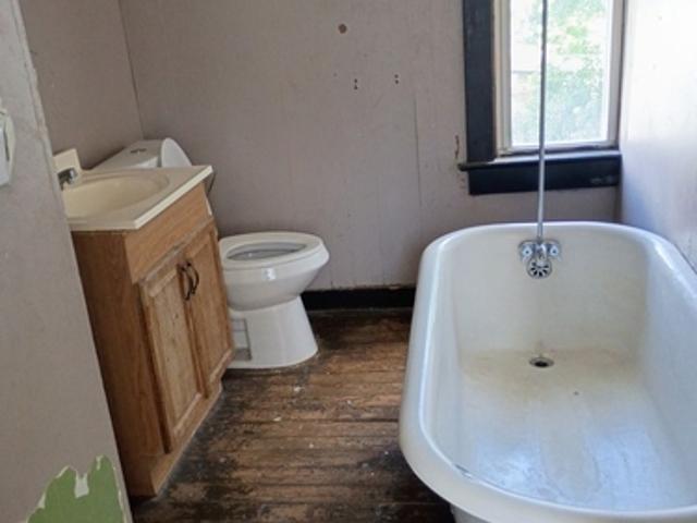2 BR, 1.5 BA Apartment 183 S Mt Vernon Ave, Unit Rear, Uniontown, PA 15401