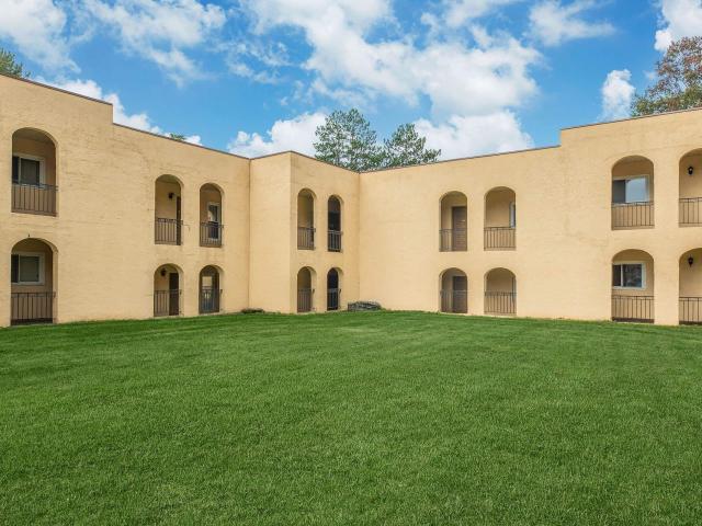 2 BR, 1.5 BA Apartment 2000 Country Club Unit 1801, Dallas, PA 18612