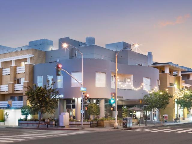 2 BR, 1.5 BA Apartment 2000 Main Street Unit 002 205, Santa Monica, CA 90405