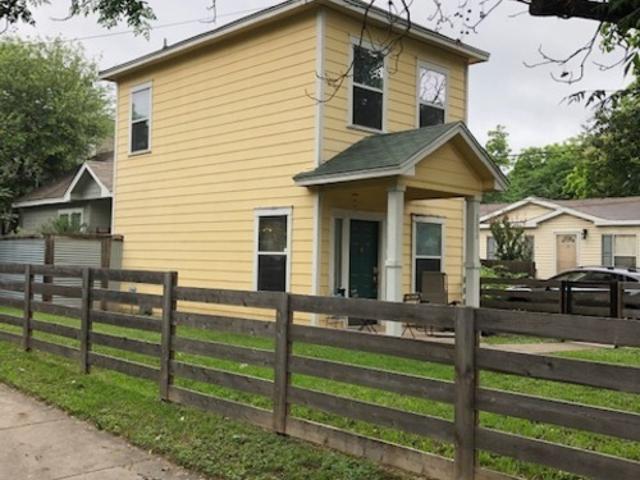 2 BR, 1.5 BA Apartment 2000 S L Davis Ave, Austin, TX 78702