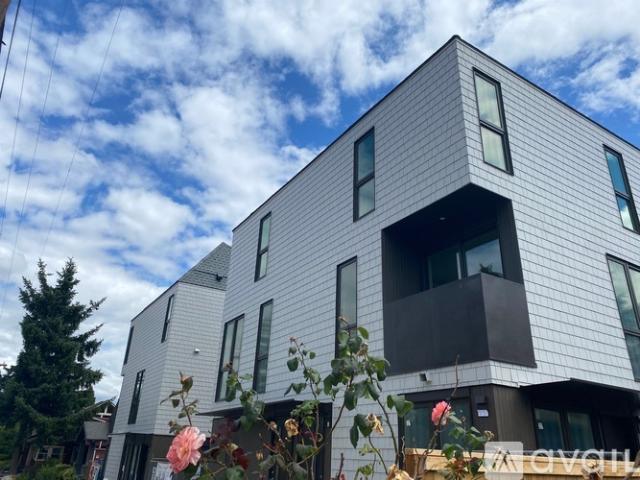 2 BR, 1.5 BA Apartment 2000 SE Tacoma St, Unit 12, Portland, OR 97202