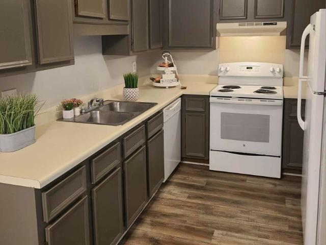 2 BR, 1.5 BA Apartment 2101 Pin Oak Drive Unit Building 2111 2111E, Hopkinsville, KY 42240