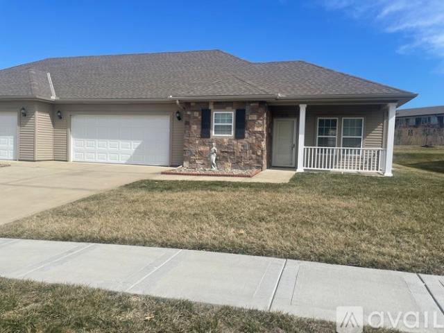 2 BR, 1.5 BA Apartment 2115 North 114th Street, Unit 2, Kansas City, KS 66109