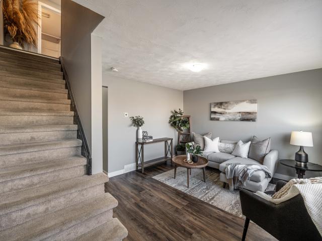 2 BR, 1.5 BA Apartment 225 Queen St, Sarnia, ON N7T 2R7