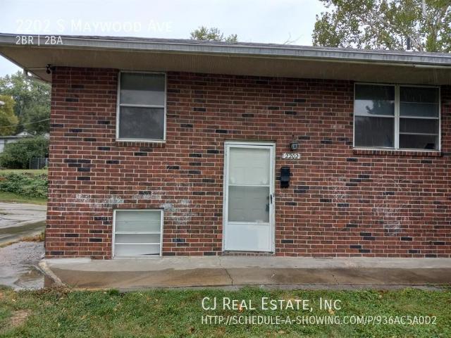 2 BR, 1.5 BA Apartment 2202 S Maywood Ave, Independence, MO 64052