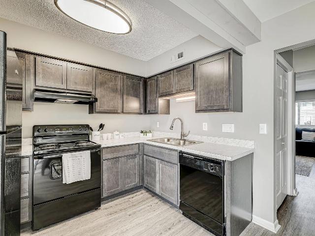 2 BR, 1.5 BA Apartment 2300 Walden glen Cir Unit 2412, Cincinnati, OH 45231