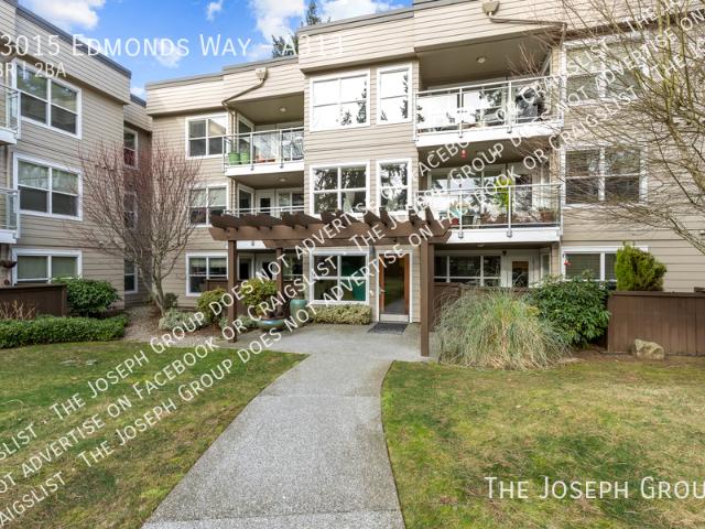 2 BR, 1.5 BA Apartment 23015 Edmonds Way, Edmonds, WA 98020