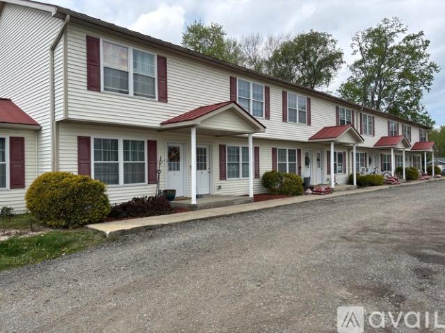 2 BR, 1.5 BA Apartment 248 High Street, Unit 3, Waterford, PA 16441