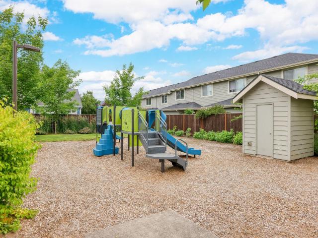 2 BR, 1.5 BA Apartment 243 R Street, Apt. 1 Unit 02, Springfield, OR 97477